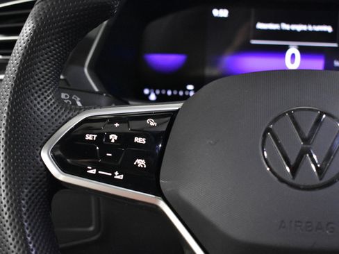 Used 2024 Volkswagen Tiguan SE R-Line image 18