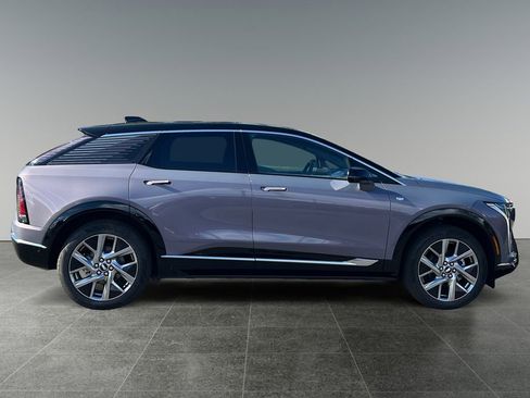 New 2025 Cadillac Optiq Luxury 1 image 8