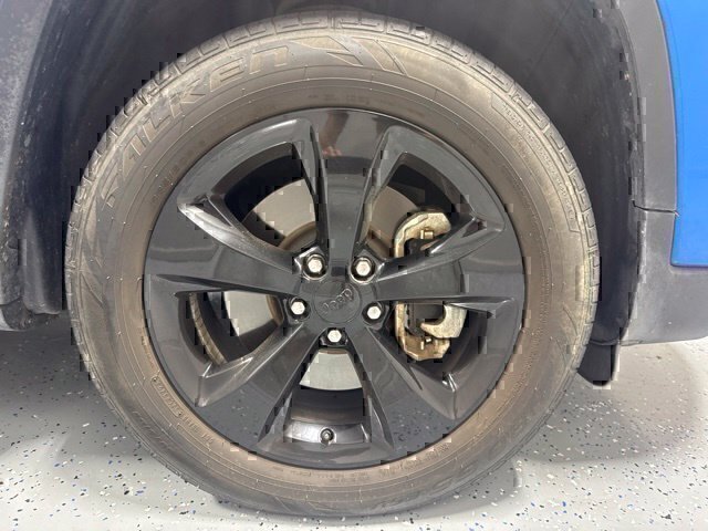 Used 2021 Jeep Cherokee Latitude Plus AWD/4WD image 4