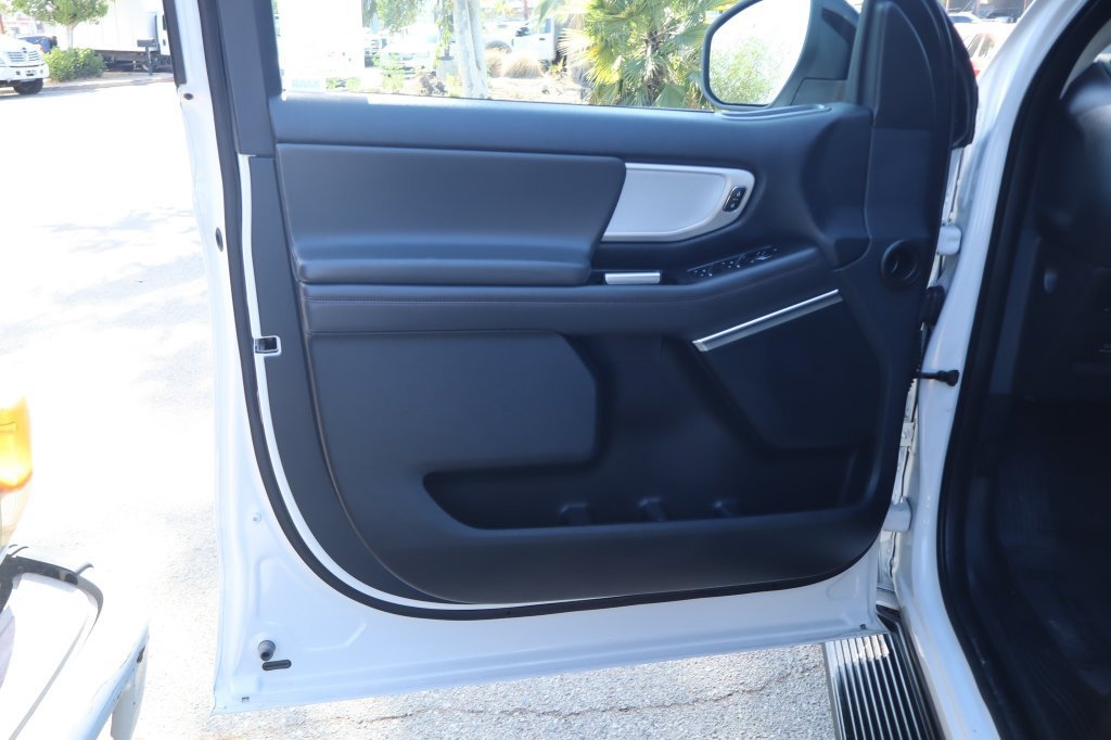 Used 2025 Ford Expedition Active AWD/4WD image 19