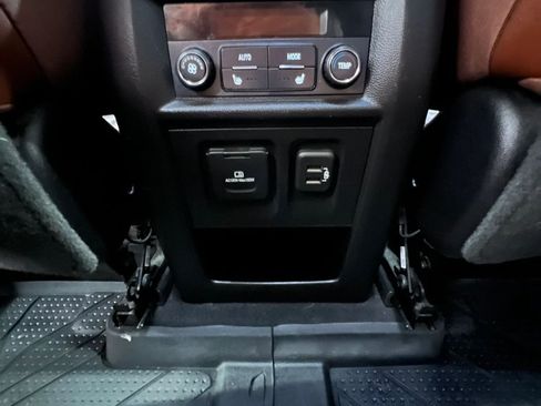 Used 2019 Chevrolet Traverse High Country w/ LPO, Floor Liner Package AWD/4WD image 23
