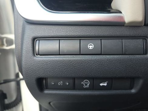 Used 2023 Nissan Rogue SL w/ SL Premium Package image 15