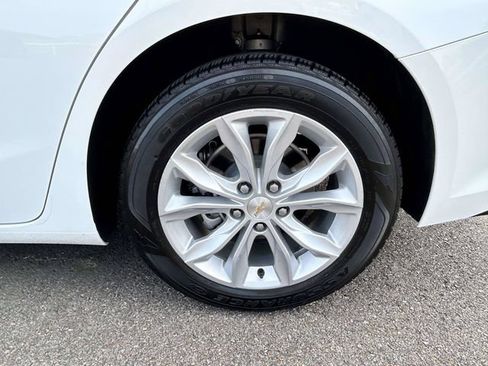 Used 2025 Chevrolet Malibu LT FWD image 3