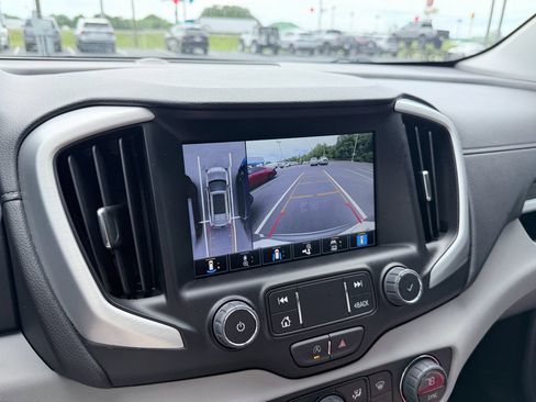 Used 2024 GMC Terrain SLT w/ Tech Package FWD image 17