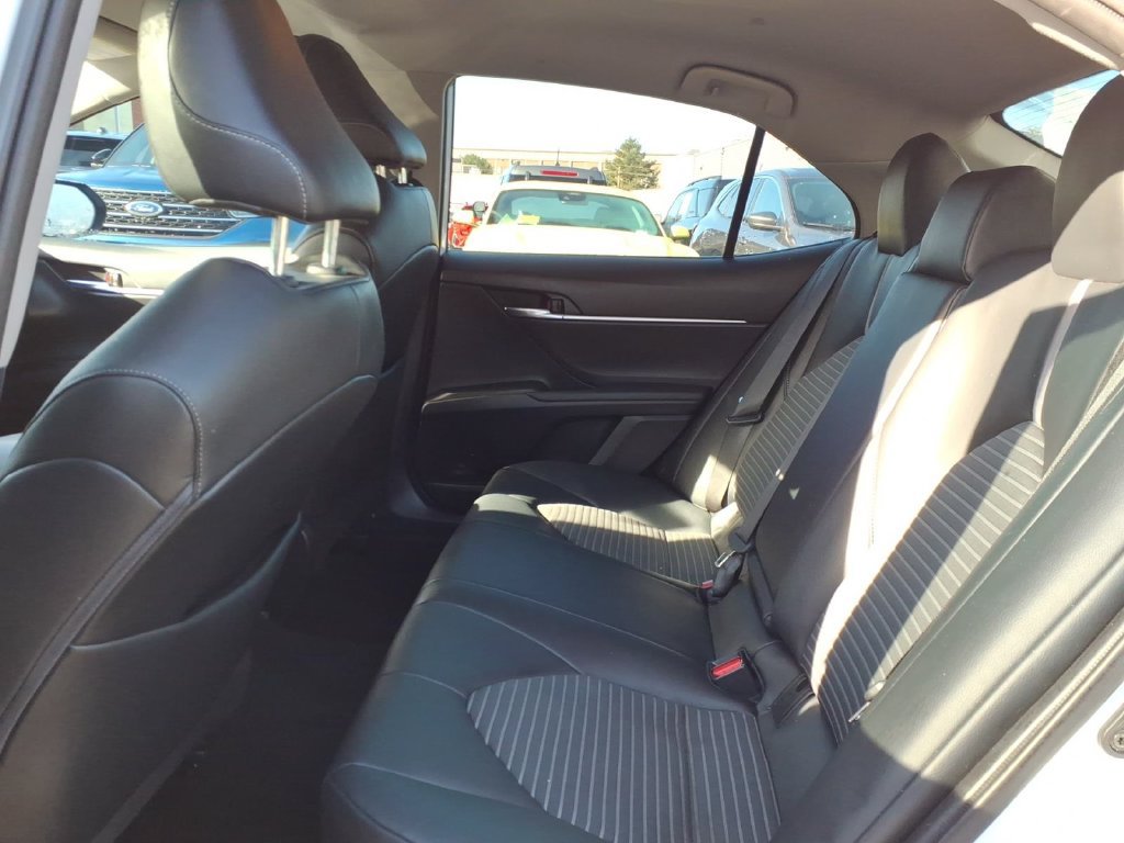 Used 2022 Toyota Camry SE w/ Cold Weather Package FWD image 14