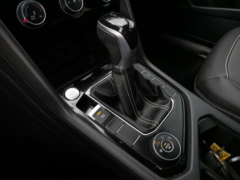 Certified 2023 Volkswagen Taos SE w/ Panoramic Sunroof Package image 24