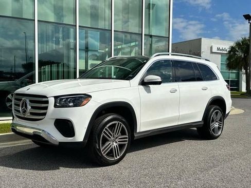 Used 2025 Mercedes-Benz GLS 450 4MATIC image 4