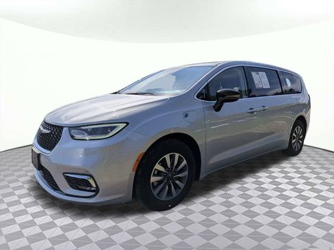 Used 2024 Chrysler Pacifica Limited FWD image 7