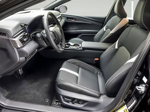 Used 2026 Toyota Camry SE image 8