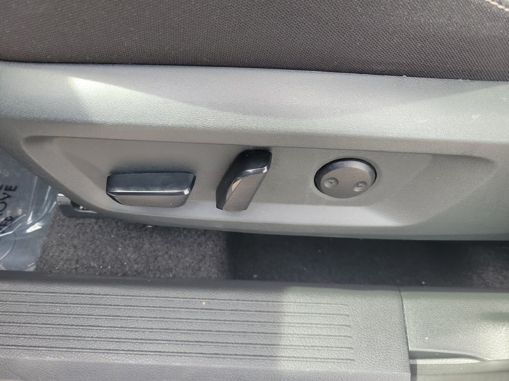 Certified 2025 Nissan Rogue SV FWD image 16