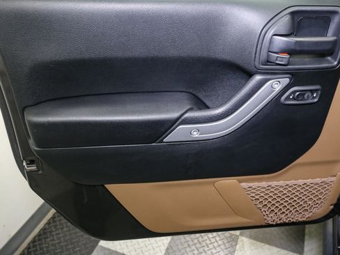 Used 2018 Jeep Wrangler Unlimited Rubicon w/ Dual Top Group image 35