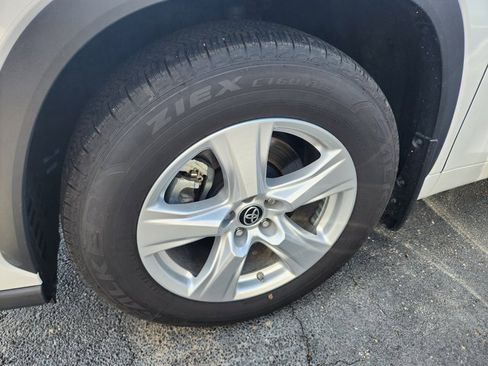 Used 2023 Toyota Highlander L image 25