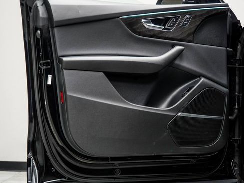 Used 2022 Audi Q8 Premium Plus w/ Premium Plus Package image 35