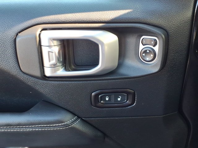 Used 2018 Jeep Wrangler Unlimited Sahara AWD/4WD image 22