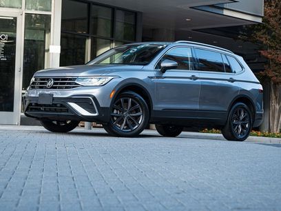 Certified 2022 Volkswagen Tiguan SE w/ Panoramic Sunroof Package