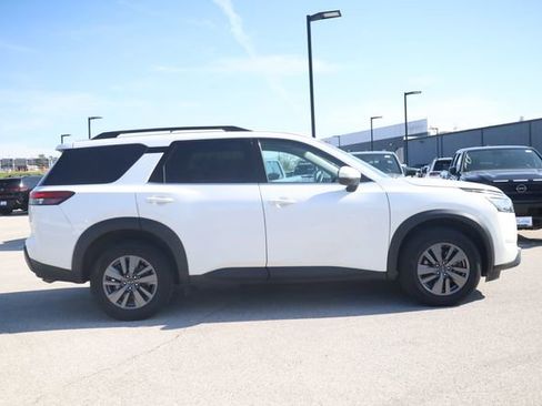 Used 2025 Nissan Pathfinder SV AWD/4WD image 4