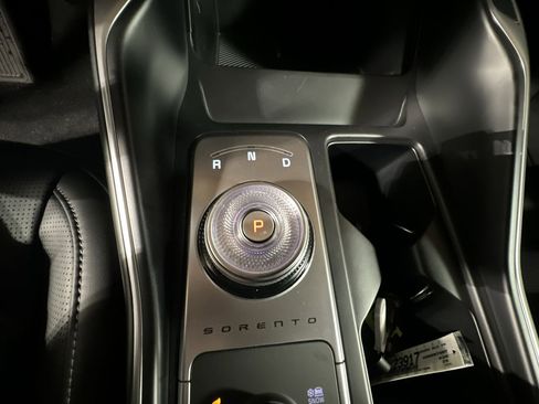 Certified 2025 Kia Sorento EX w/ EX Panoramic Sunroof Package image 24