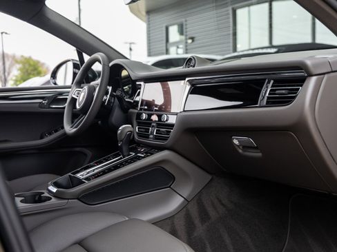 New 2026 Porsche Macan image 45