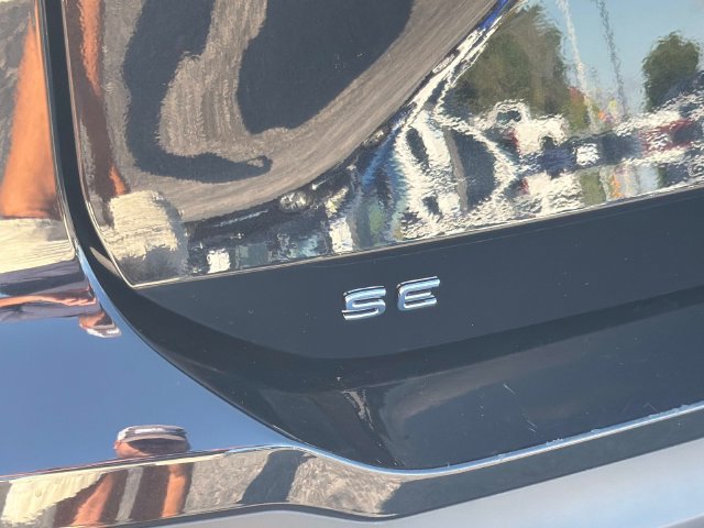 Used 2025 Volkswagen Tiguan SE AWD/4WD image 12