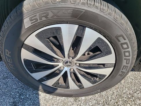 Used 2025 Mercedes-Benz GLE 350 4MATIC image 3