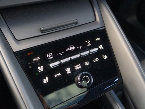 Certified 2025 Porsche Macan Electric image 27