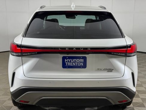 Used 2025 Lexus RX 450h AWD w/ Luxury Package image 17