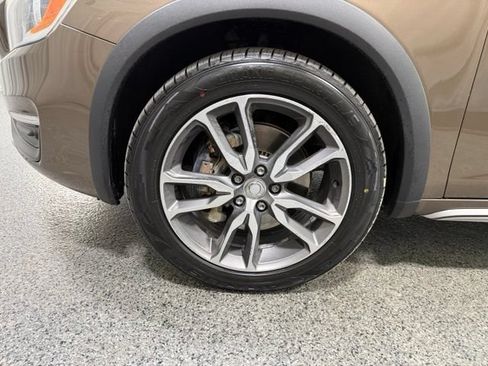 Used 2015 Volvo V60 T5 Cross Country AWD/4WD image 29
