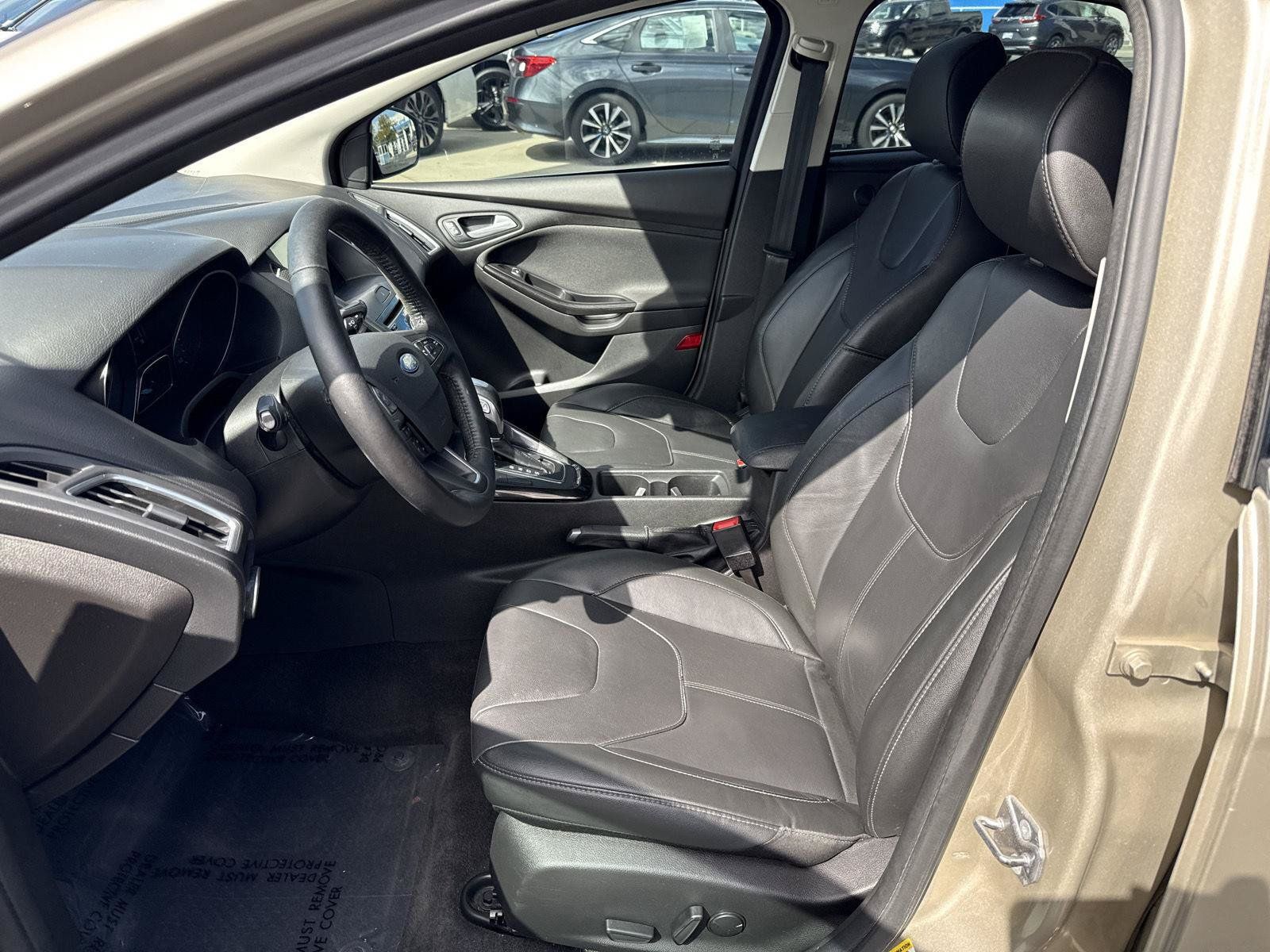 Used 2018 Ford Focus Titanium w/ Titanium Technology Package FWD image 11