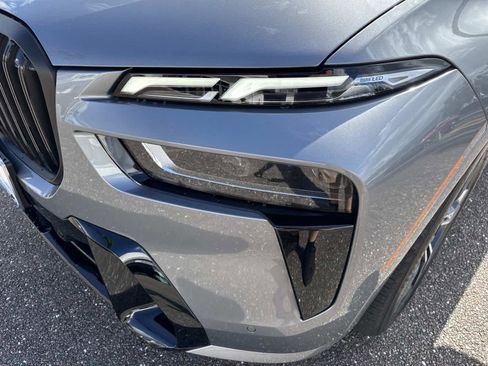 Used 2025 BMW X7 xDrive40i w/ M Sport Package image 9