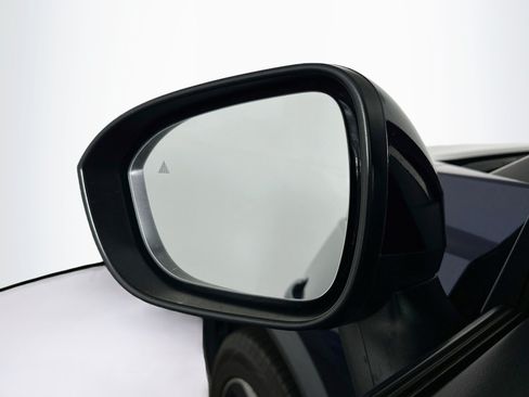 Used 2024 Nissan Rogue SV AWD/4WD image 16