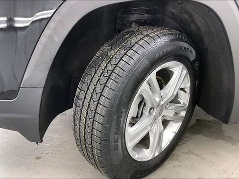 Certified 2022 GMC Terrain SLE w/ Driver Convenience Package AWD/4WD image 33