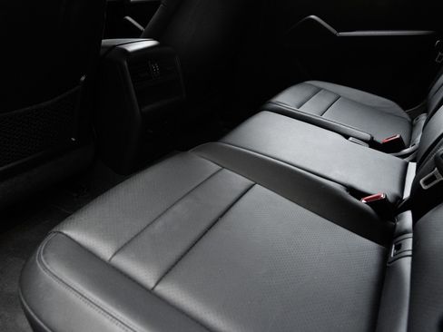 Certified 2024 Porsche Cayenne AWD/4WD image 25