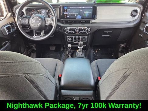Used 2025 Jeep Gladiator Mojave AWD/4WD image 17