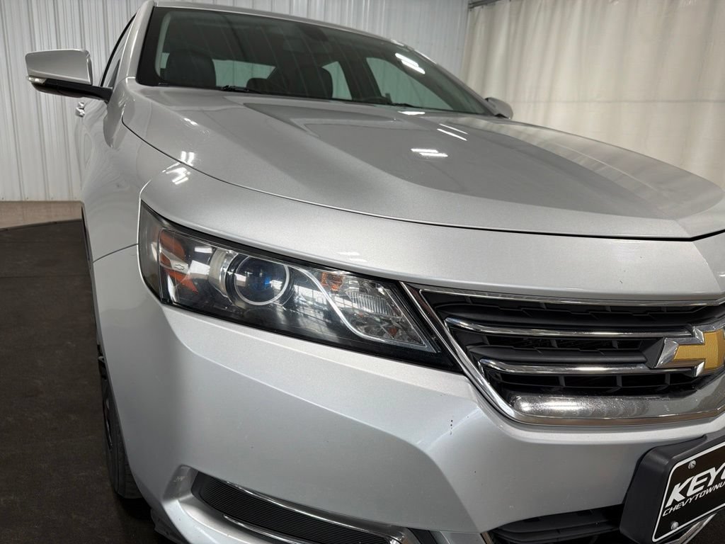 Used 2016 Chevrolet Impala LT FWD image 13