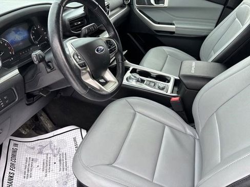 Used 2021 Ford Explorer XLT w/ XLT Sport Appearance Package image 11