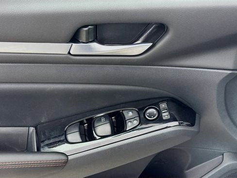 New 2025 Nissan Altima 2.5 SR image 23