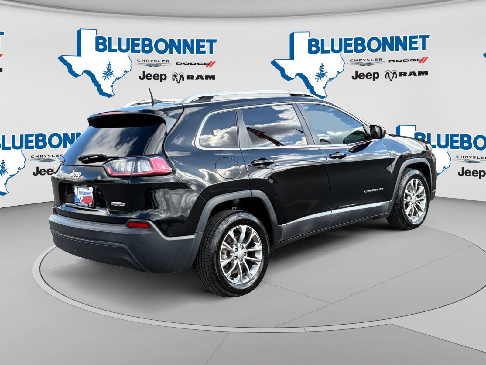 Used 2019 Jeep Cherokee Latitude Plus FWD image 5