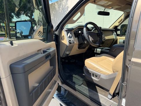 Used 2016 Ford F250 Lariat w/ Lariat Ultimate Package AWD/4WD image 28