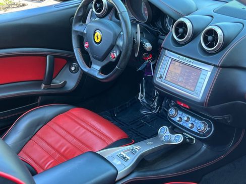 Used 2010 Ferrari California RWD image 17