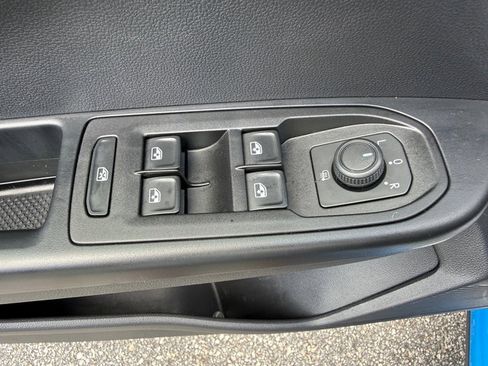 Used 2022 Volkswagen Taos SE w/ Panoramic Sunroof Package FWD image 13