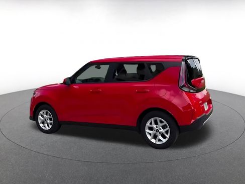 Used 2025 Kia Soul LX w/ LX Technology Package FWD image 7