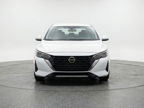 Used 2025 Nissan Sentra SV image 2