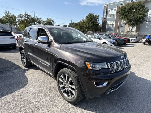 Used 2017 Jeep Grand Cherokee Overland w/ Jeep Active Safety Group AWD/4WD image 9