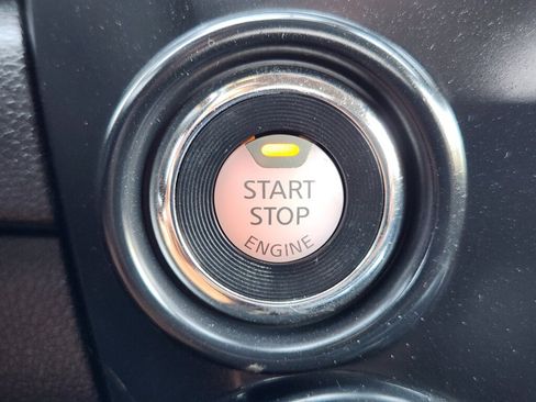 Used 2019 Nissan Titan SV w/ SV Convenience Package image 23