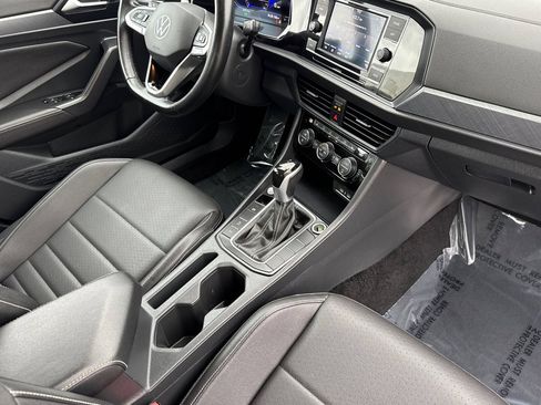 Used 2024 Volkswagen Jetta SE FWD image 16