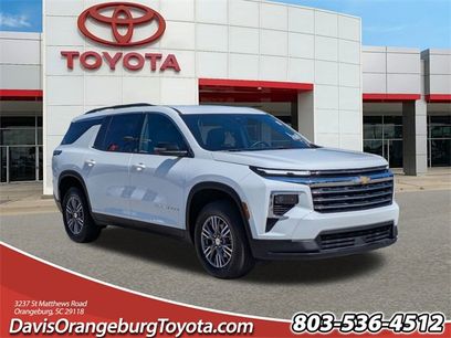 Used 2025 Chevrolet Traverse LT