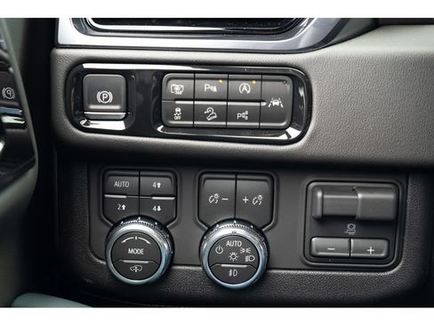 New 2026 GMC Yukon XL AT4 w/ AT4 Premium Plus Package AWD/4WD image 30