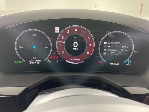 Used 2025 Porsche Panamera image 18