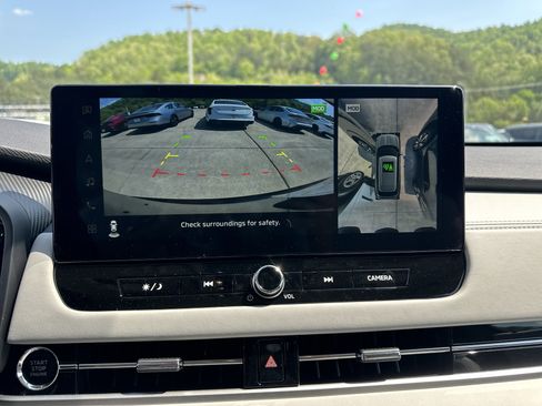 Used 2025 Mitsubishi Outlander AWD image 16