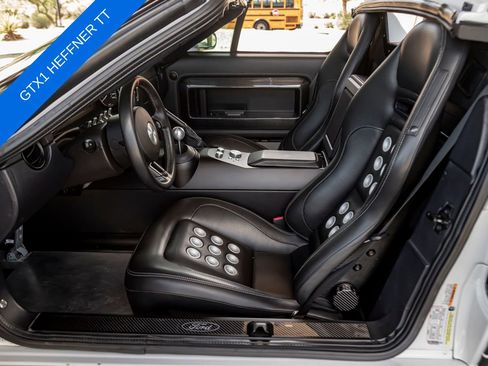 Used 2005 Ford GT RWD image 17